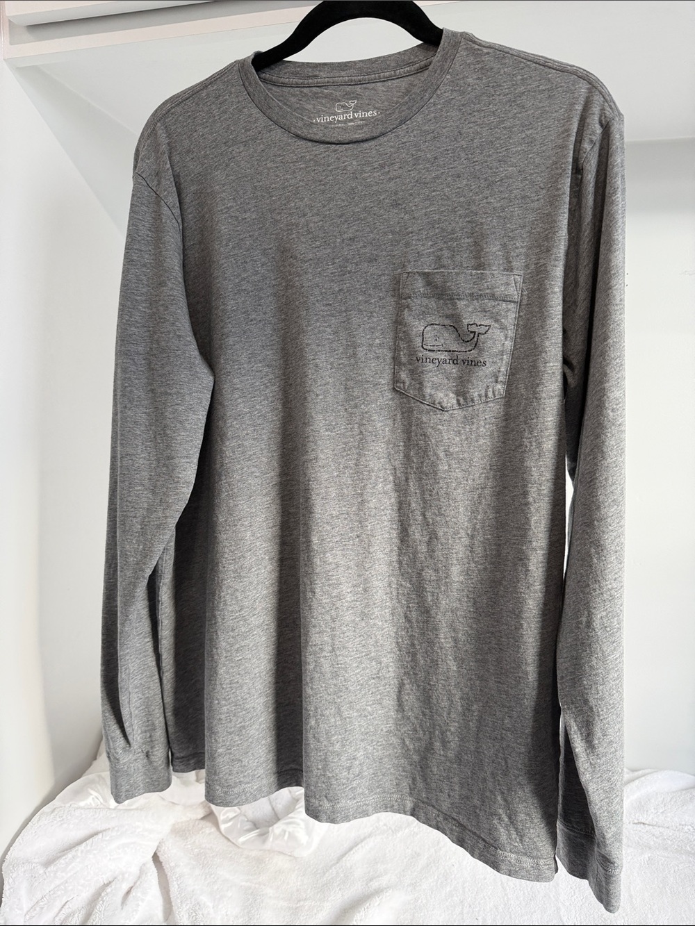 Vineyard Vines Mens Medium Long Sleeve Whale Pocket T Shirt Gray Black Logo